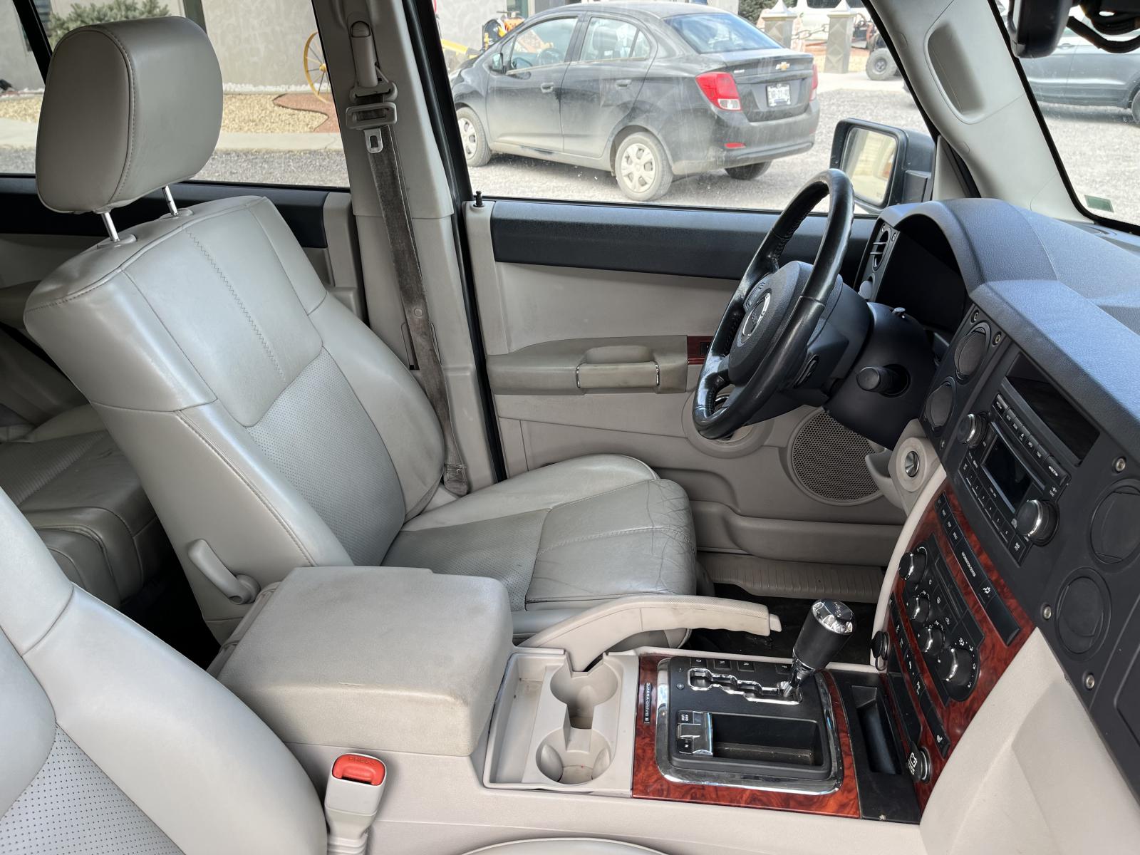 ./imagenes/INVOICE/2019/15272/JEEP COMMANDER 4X4 LIMITED (16).JPG